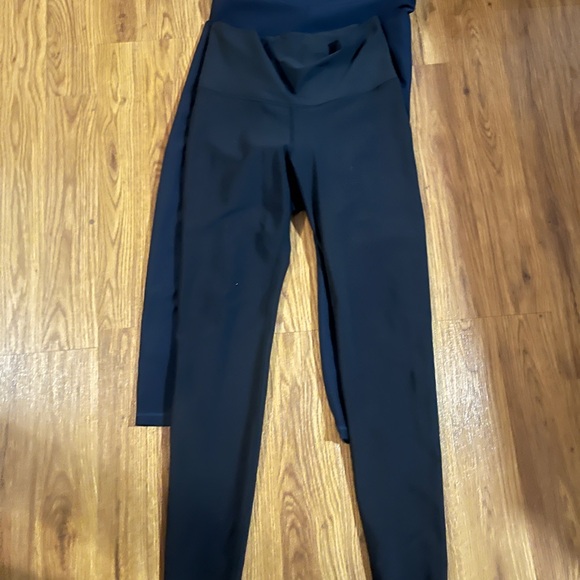 Old Navy 2 pair Large Tall,  Power Soft Leggings - Picture 2 of 3